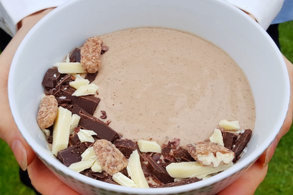 Oaty Chocolate Smoothie Bowl